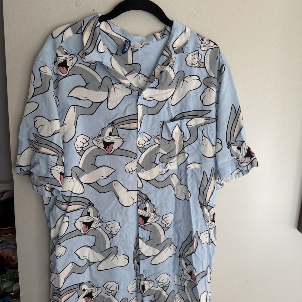 Divided H&M Warner Brothers Bugs Bunny All Over Graphic Button Up Shirt Size L